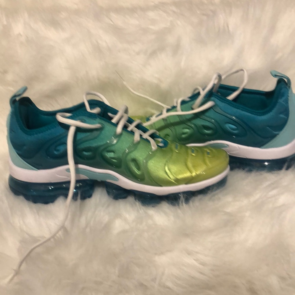 VAPORMAX PLUS